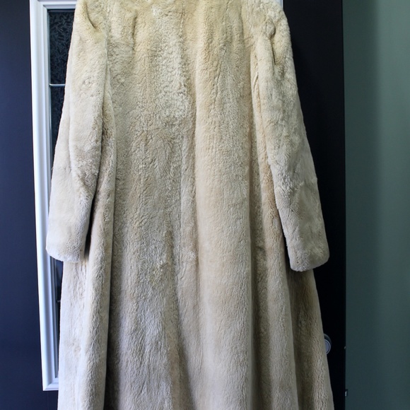 Vintage1960's Woman's Sheared Beaver Fur Coat - Picture 7 of 11